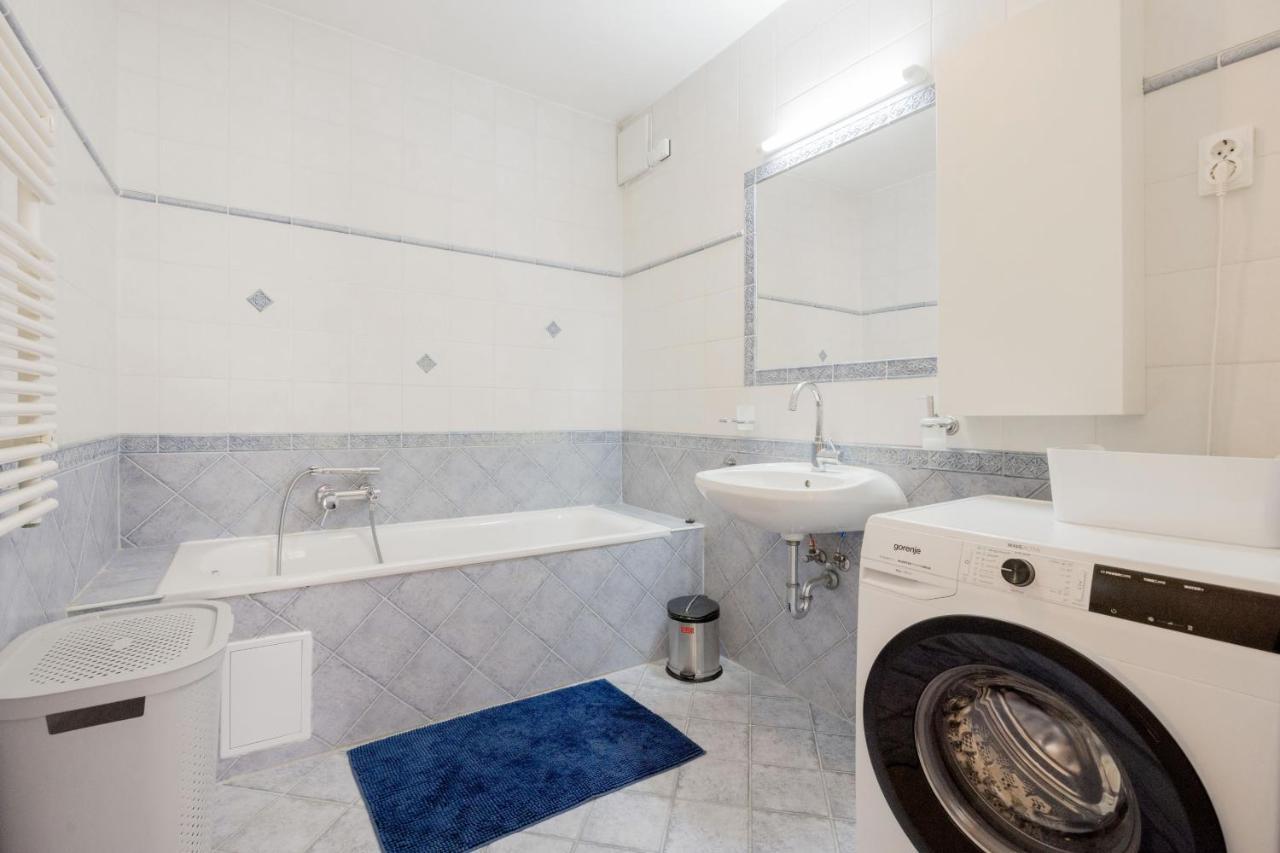 בודפשט Bright And Spacious Penthouse W/ Terrace & Parking מראה חיצוני תמונה